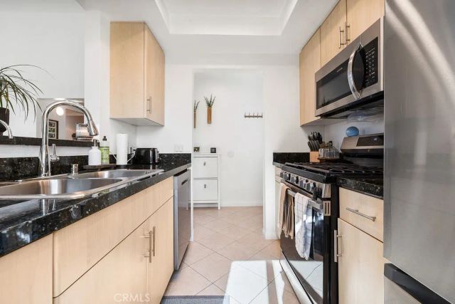 7826 Topanga Canyon Boulevard 301, Canoga Park, CA 91304