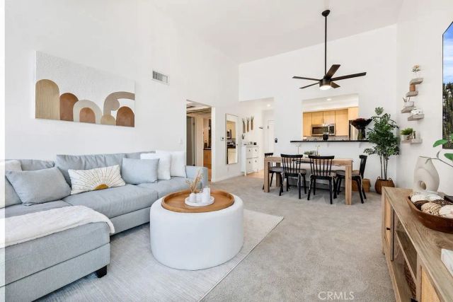 7826 Topanga Canyon Boulevard 301, Canoga Park, CA 91304