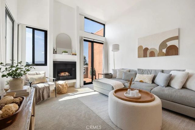 7826 Topanga Canyon Boulevard 301, Canoga Park, CA 91304