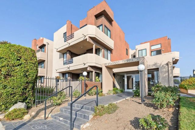 7826 Topanga Canyon Boulevard 301, Canoga Park, CA 91304