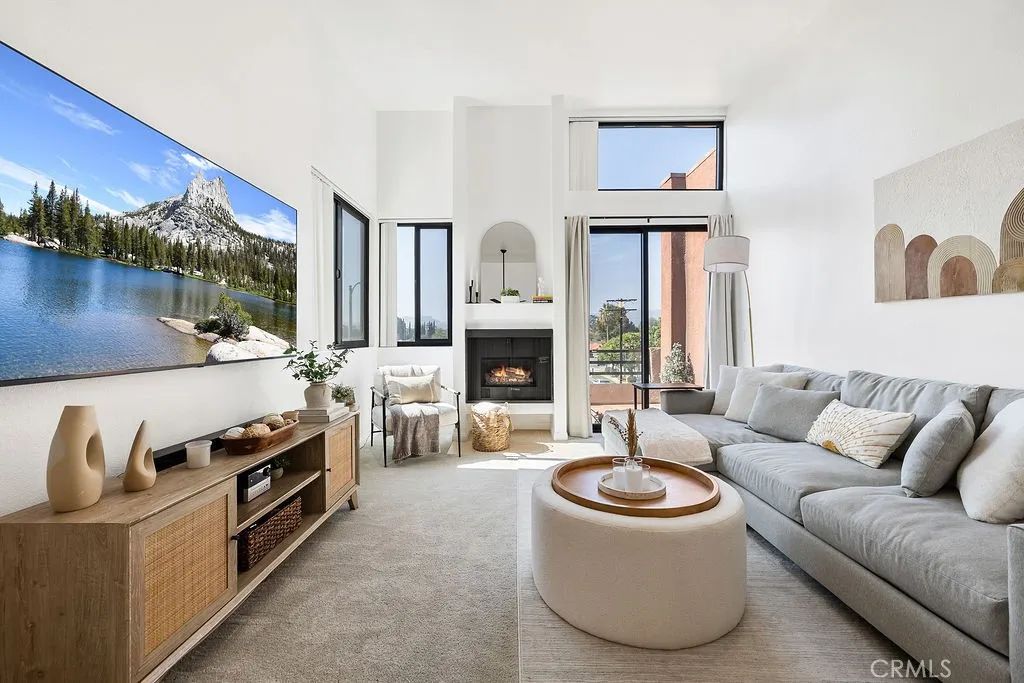 7826 Topanga Canyon Boulevard 301, Canoga Park, CA 91304