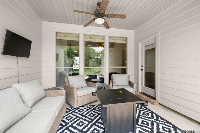 9360 Rustic Rose Dr, Denham Springs, LA 70726