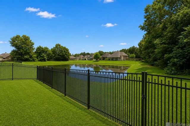 9360 Rustic Rose Dr, Denham Springs, LA 70726