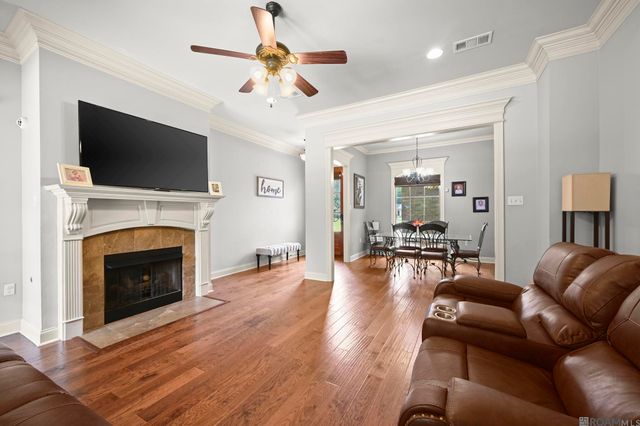 9360 Rustic Rose Dr, Denham Springs, LA 70726