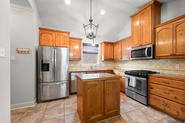 9360 Rustic Rose Dr, Denham Springs, LA 70726