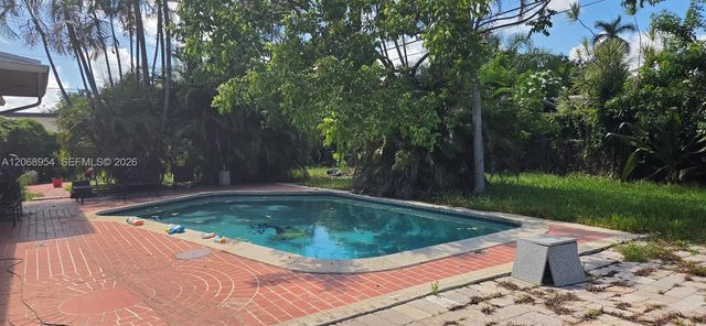 601 W Sample Road, Deerfield Beach, FL 33064