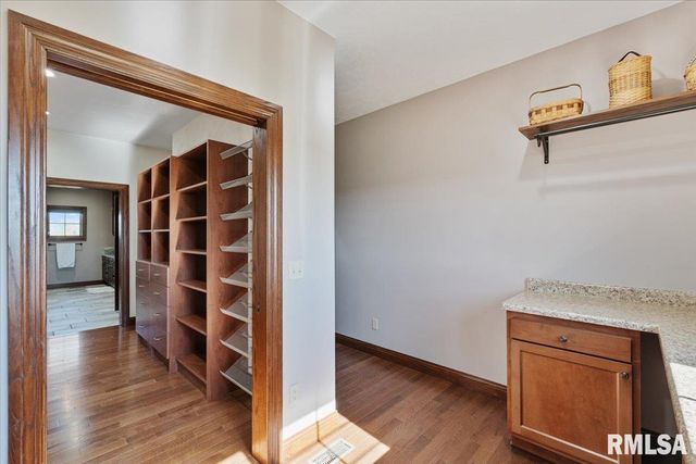 15758 N 2120 Avenue, Geneseo, IL 61254