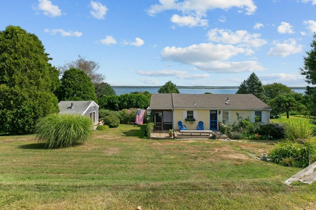 51 Kirduglyn Road, Portsmouth, RI 02871