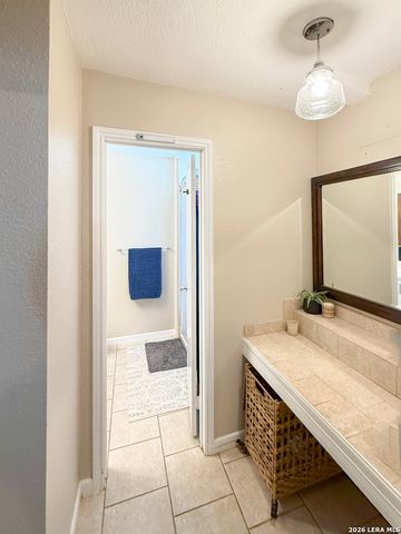 702 County Road 6612, Devine, TX 78016
