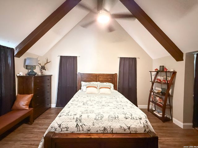 702 County Road 6612, Devine, TX 78016