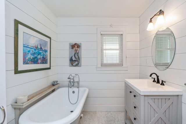 302 Crescent Drive, Defuniak Springs, FL 32435