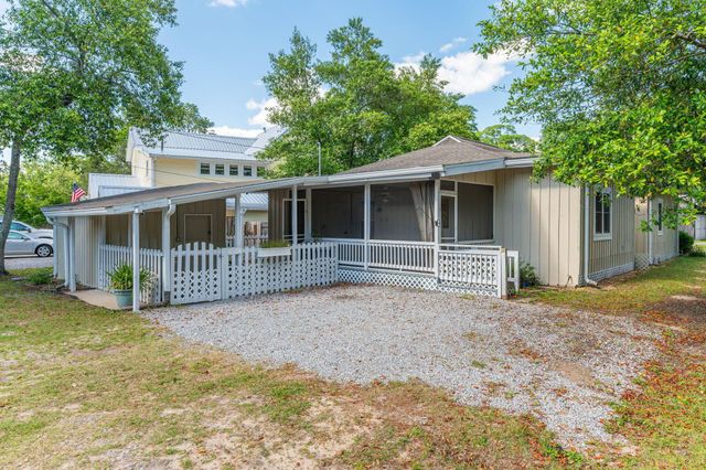 302 Crescent Drive, Defuniak Springs, FL 32435