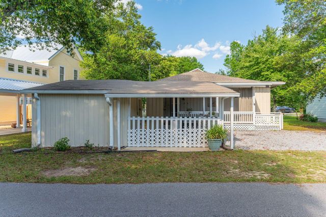 302 Crescent Drive, Defuniak Springs, FL 32435