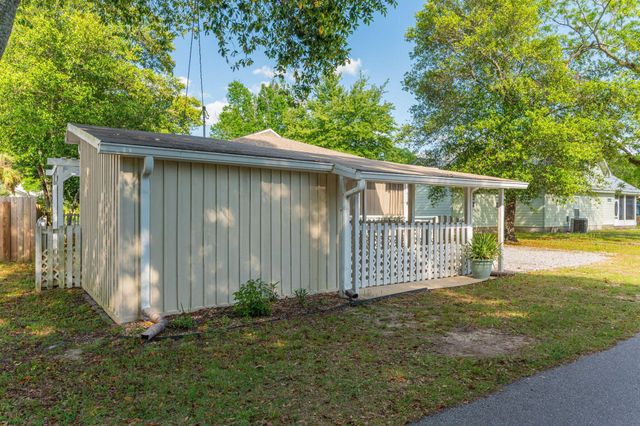 302 Crescent Drive, Defuniak Springs, FL 32435