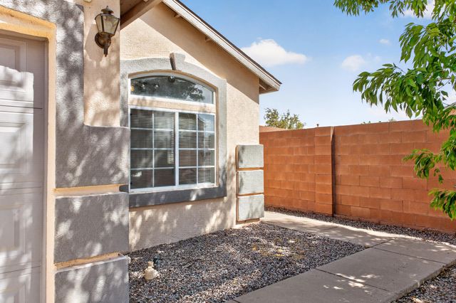 632 Saddle Blanket Trail SW, Albuquerque, NM 87121