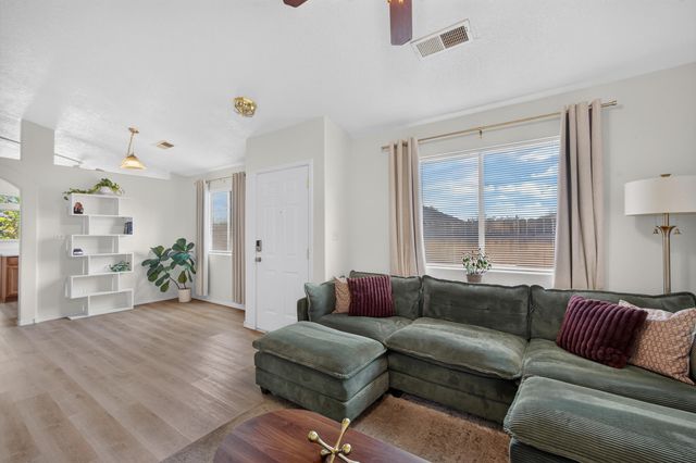 632 Saddle Blanket Trail SW, Albuquerque, NM 87121