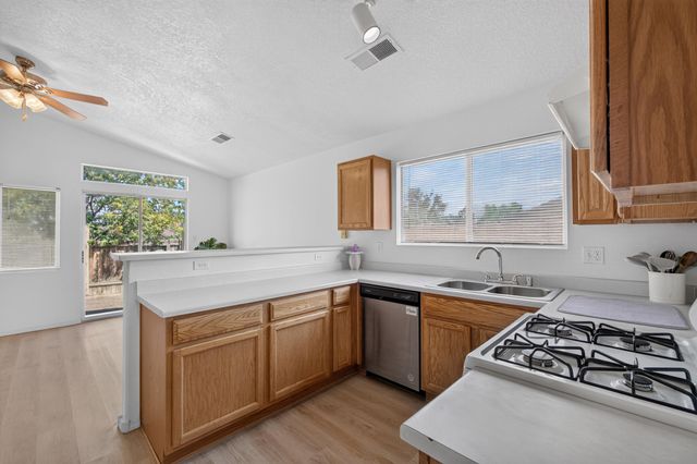 632 Saddle Blanket Trail SW, Albuquerque, NM 87121