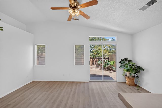 632 Saddle Blanket Trail SW, Albuquerque, NM 87121