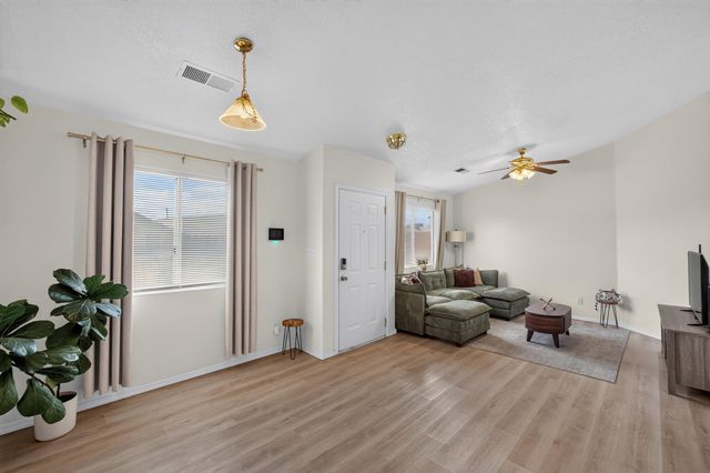 632 Saddle Blanket Trail SW, Albuquerque, NM 87121