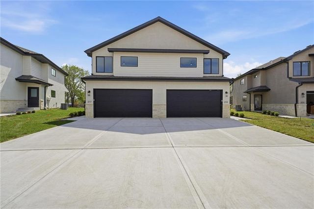 210 NW Orchard Court, Lee's Summit, MO 64063