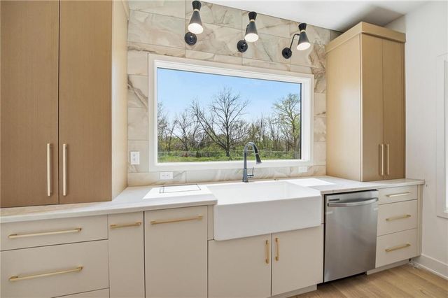 210 NW Orchard Court, Lee's Summit, MO 64063