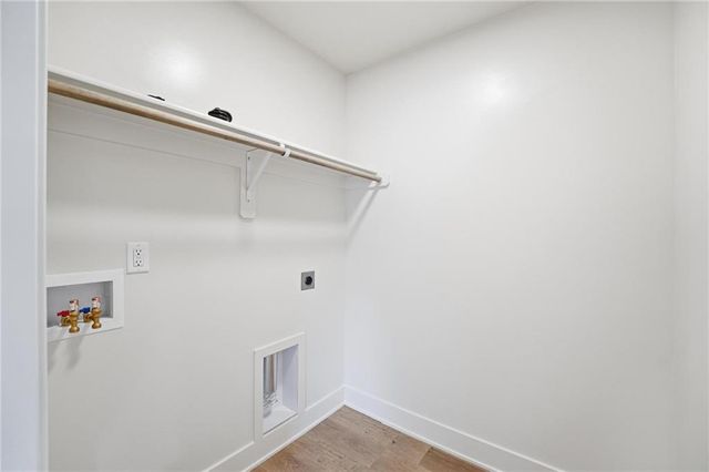 210 NW Orchard Court, Lee's Summit, MO 64063