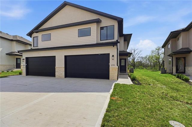 210 NW Orchard Court, Lee's Summit, MO 64063