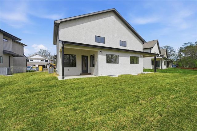 210 NW Orchard Court, Lee's Summit, MO 64063