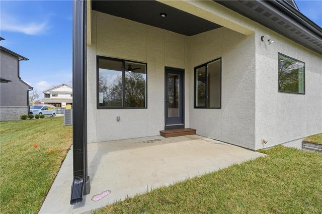 210 NW Orchard Court, Lee's Summit, MO 64063
