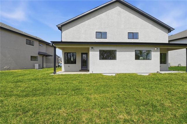210 NW Orchard Court, Lee's Summit, MO 64063