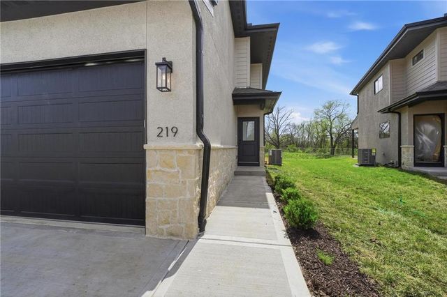 210 NW Orchard Court, Lee's Summit, MO 64063