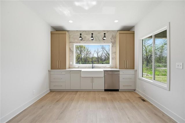 210 NW Orchard Court, Lee's Summit, MO 64063