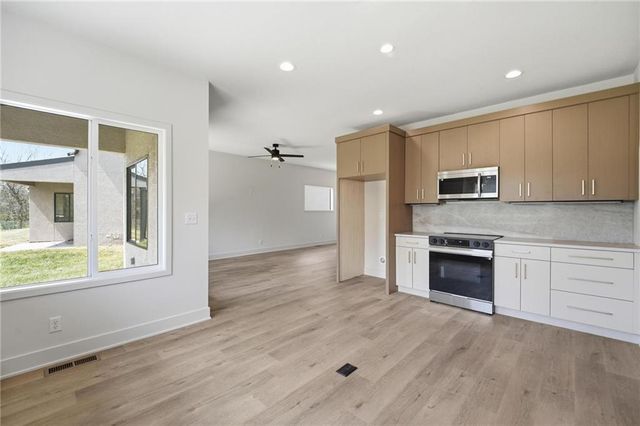210 NW Orchard Court, Lee's Summit, MO 64063