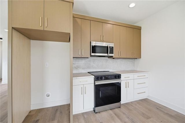 210 NW Orchard Court, Lee's Summit, MO 64063