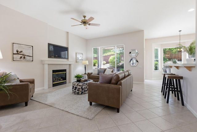 2821 Springfield Dr, Rocklin, CA 95765