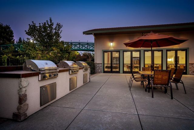 2821 Springfield Dr, Rocklin, CA 95765