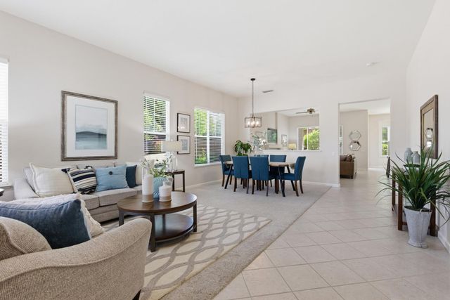 2821 Springfield Dr, Rocklin, CA 95765