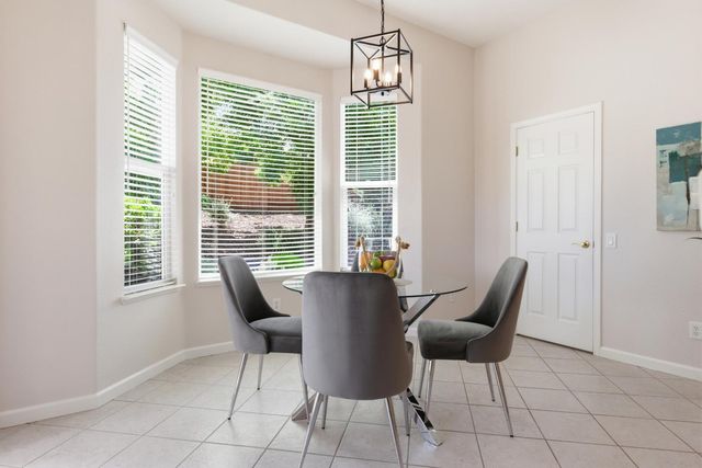 2821 Springfield Dr, Rocklin, CA 95765
