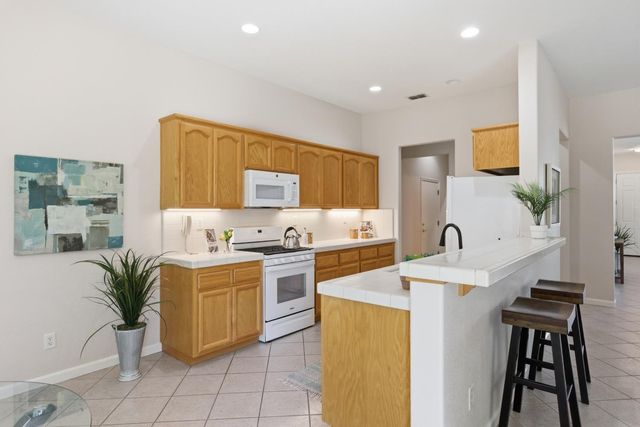 2821 Springfield Dr, Rocklin, CA 95765