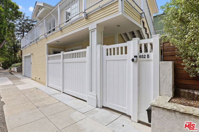 652 Kensington Road B, Santa Monica, CA 90405