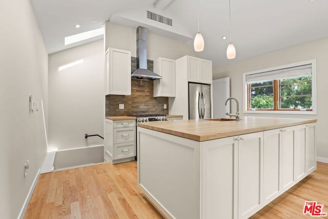 652 Kensington Road B, Santa Monica, CA 90405