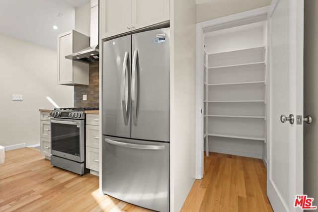 652 Kensington Road B, Santa Monica, CA 90405