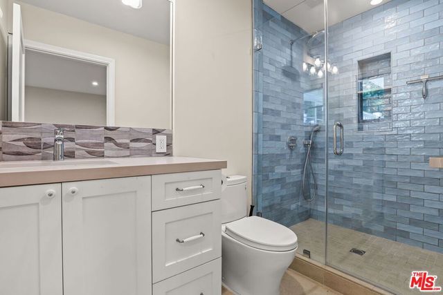 652 Kensington Road B, Santa Monica, CA 90405