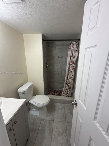 241 SE 9th Avenue 109, Pompano Beach, FL 33060