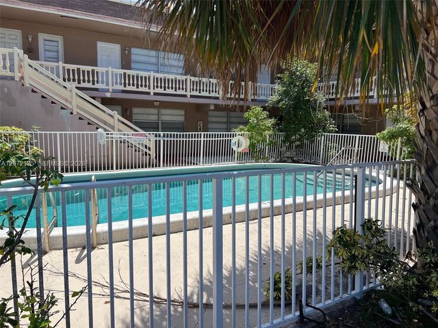 241 SE 9th Avenue 109, Pompano Beach, FL 33060