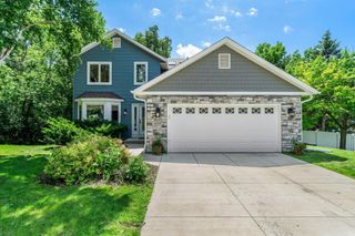6515 Gray Fox Curve, Chanhassen, MN 55317