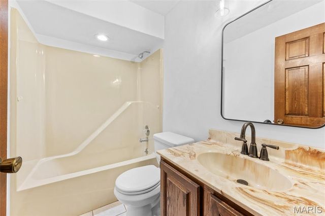 5 Parkridge, Belleville, IL 62226