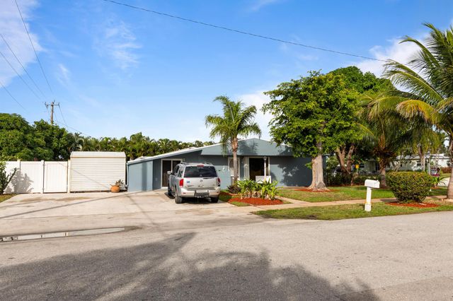 1403 W Broome Street, Lantana, FL 33462