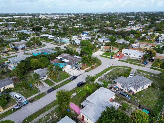 1403 W Broome Street, Lantana, FL 33462