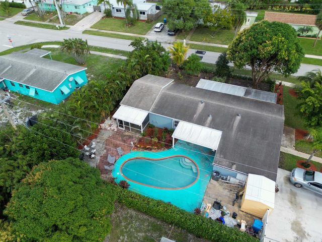 1403 W Broome Street, Lantana, FL 33462